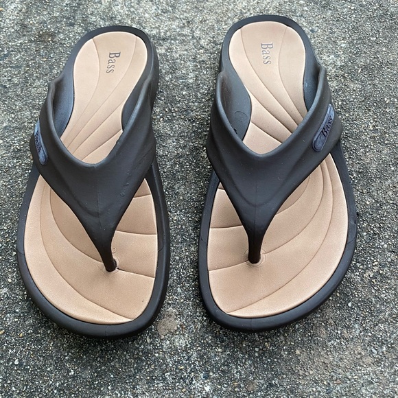 bass flip flops mens